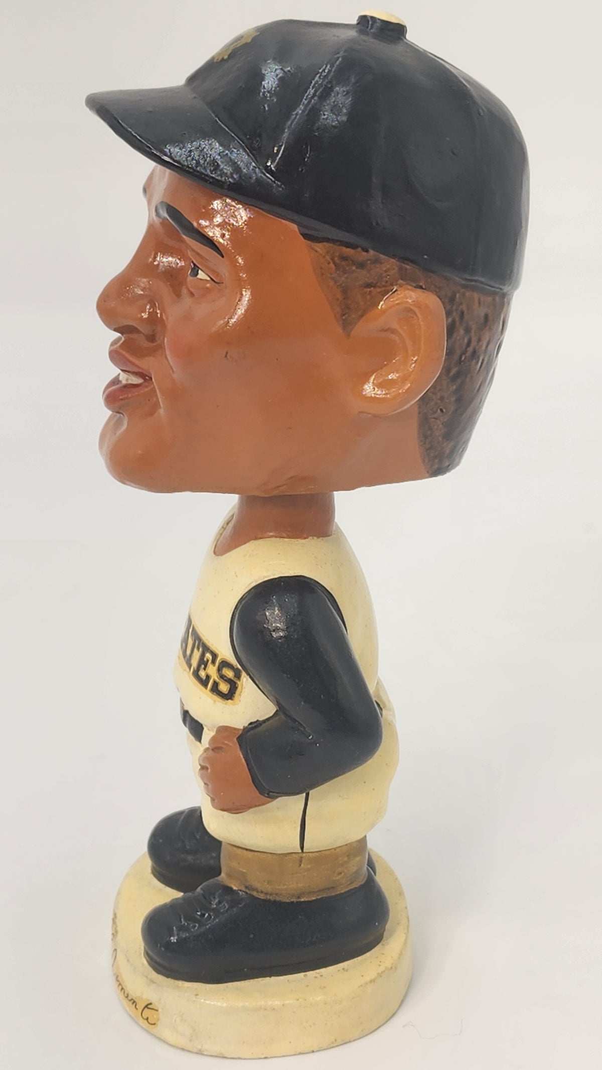 Opposite side view of Roberto Clemente bobblehead