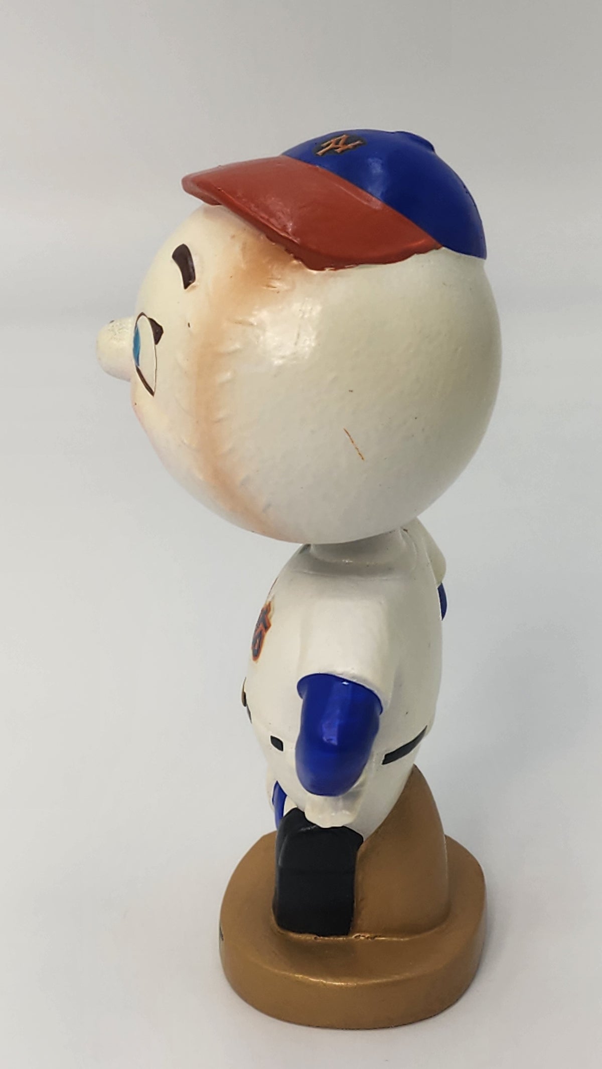 Side view of Mr. Met with yellow bat