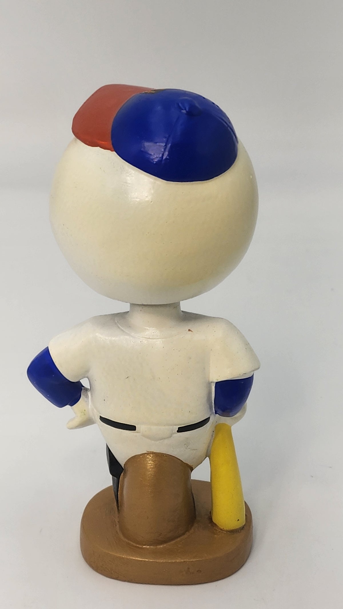 Front view of Mr. Met gold base bobblehead