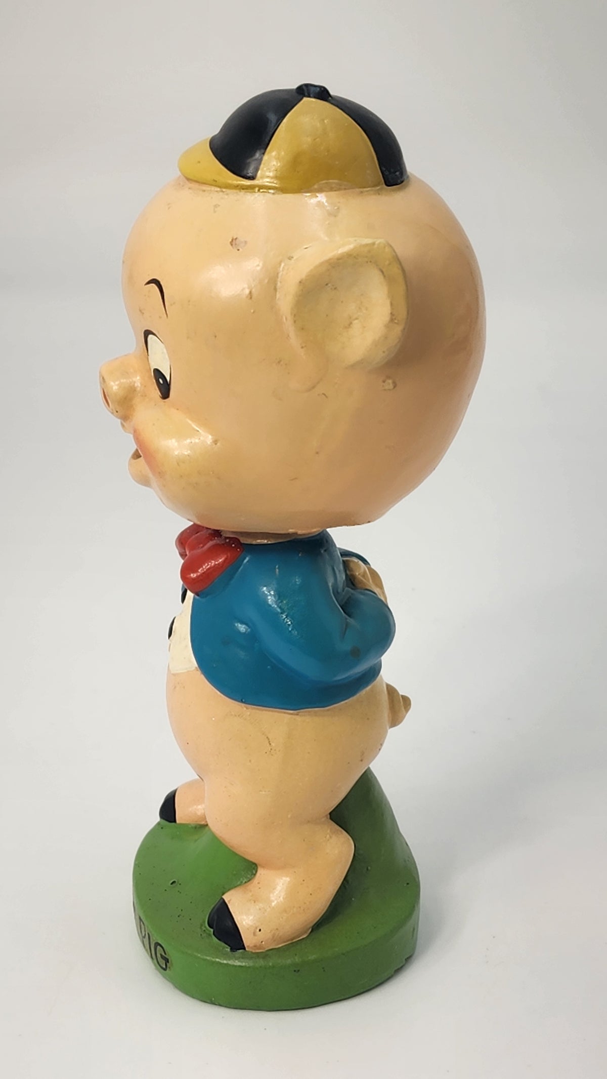 Side close-up of Porky Pig neck and spring