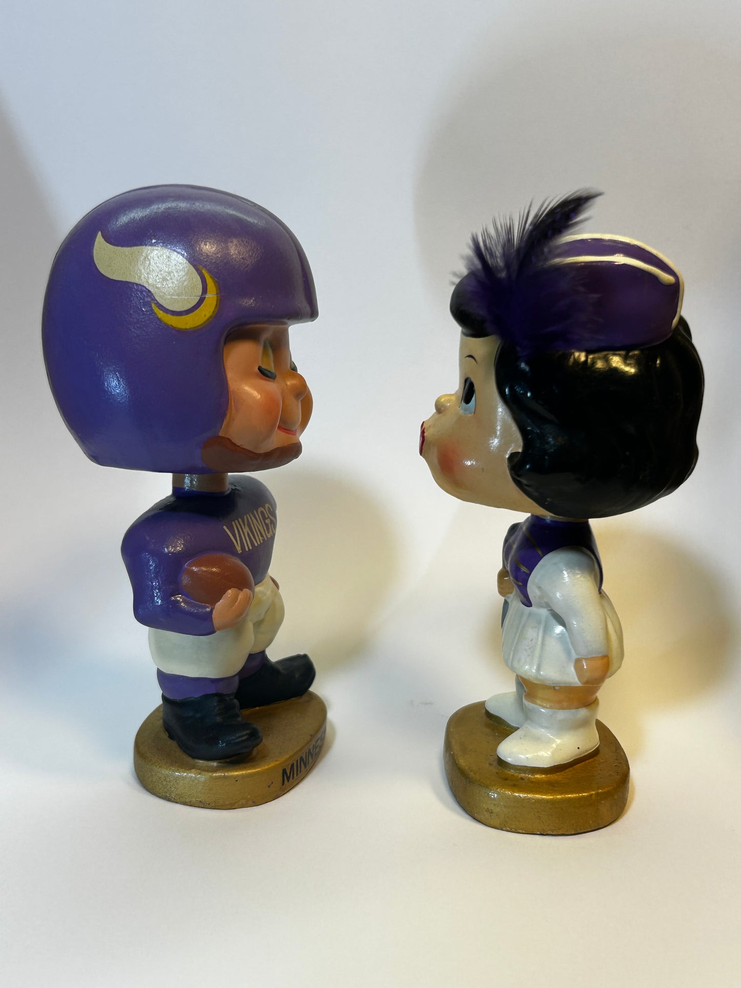 Minnesota Vikings Kissing Pair Bobblehead