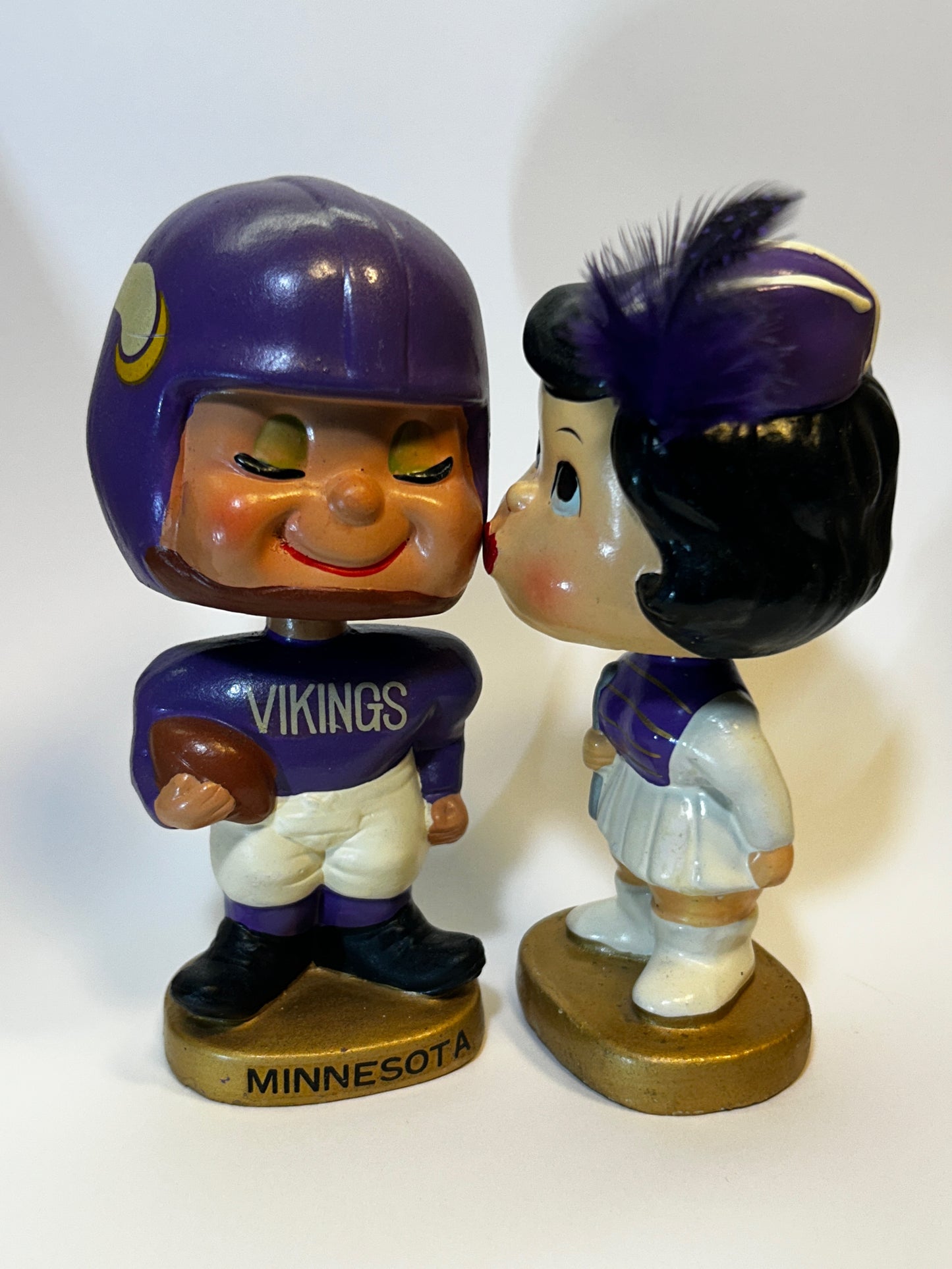 Minnesota Vikings Kissing Pair Bobblehead